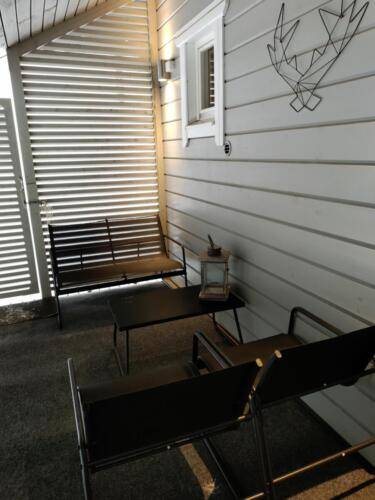 Vilvoitteluterassi vuokramökki Himos Chalet